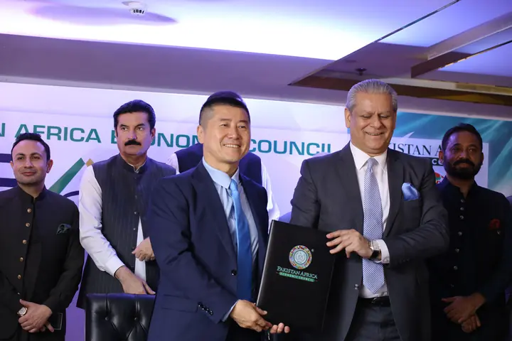 MOU Signed Mr. Feng (President Shenzen Business Association) & Ambassador Hamid Asghar Khan (Patron-in-Chief PAC).
